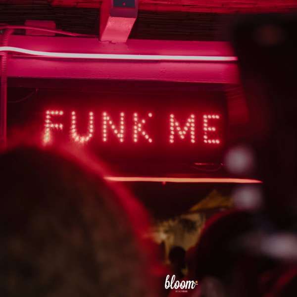 Que Pasa Noche de Fiesta Bloom Beach Bar Molfetta
